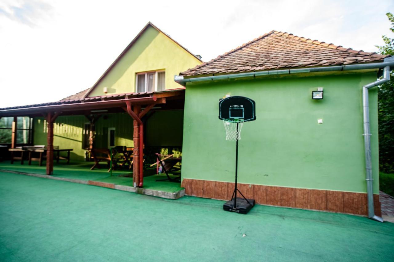 Hotel Marion Poiana Dumbraveni  エクステリア 写真