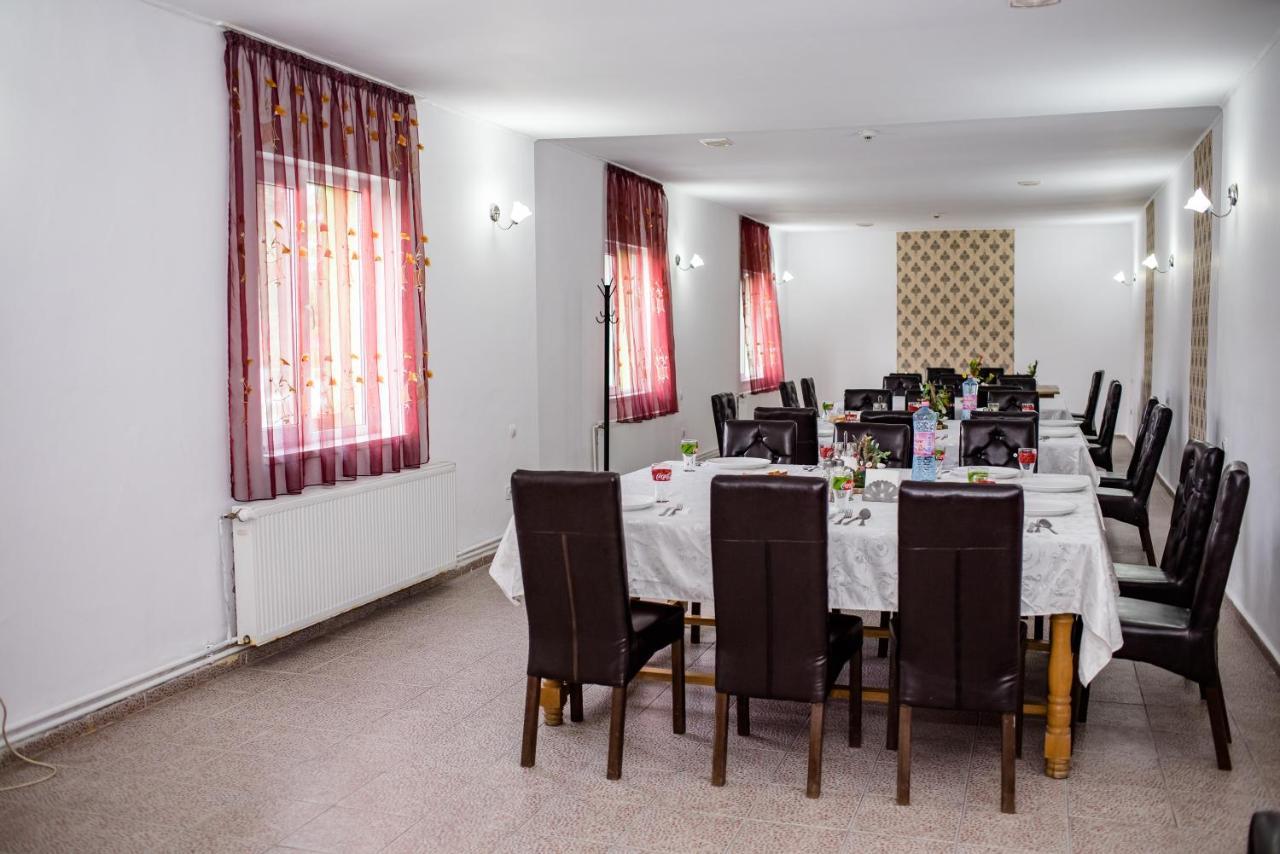 Hotel Marion Poiana Dumbraveni  エクステリア 写真
